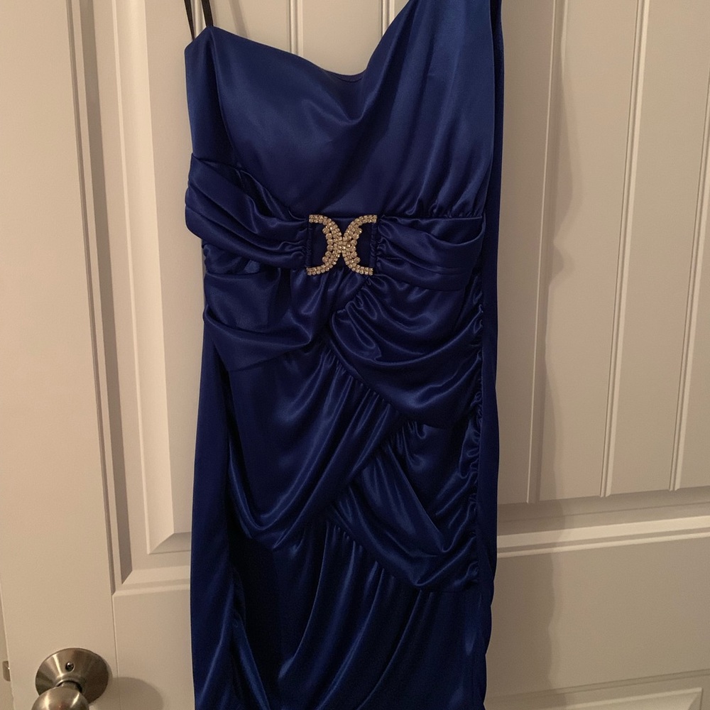 One shoulder blue dress.